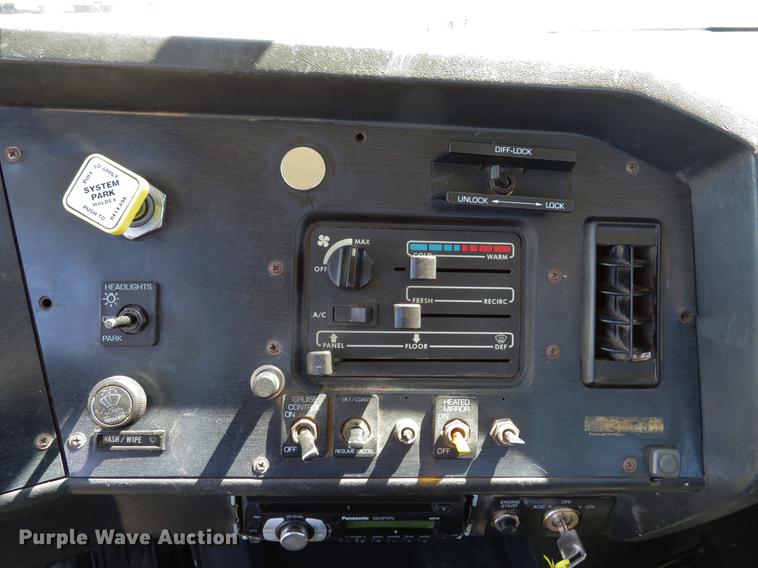 image for item DG3958 2000 Volvo WB roll-off container truck