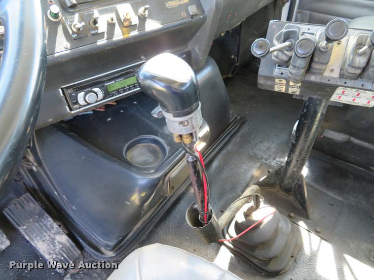 image for item DG3958 2000 Volvo WB roll-off container truck