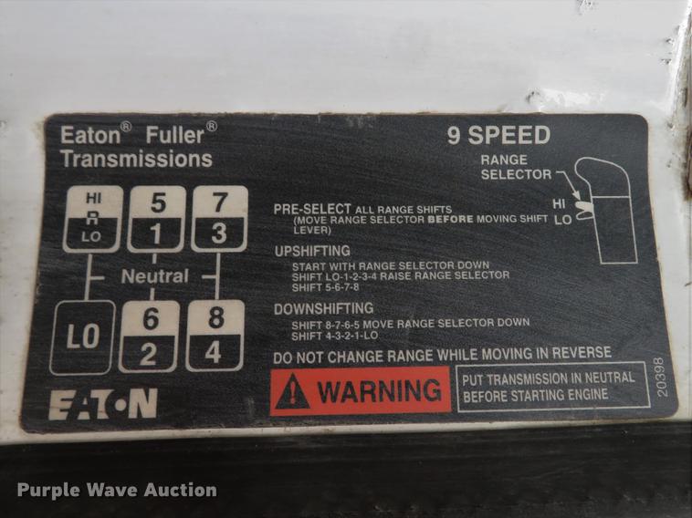 image for item DG3958 2000 Volvo WB roll-off container truck