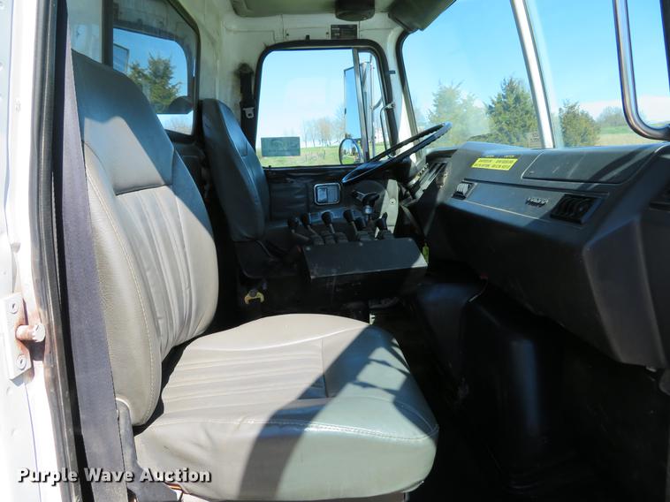 image for item DG3958 2000 Volvo WB roll-off container truck