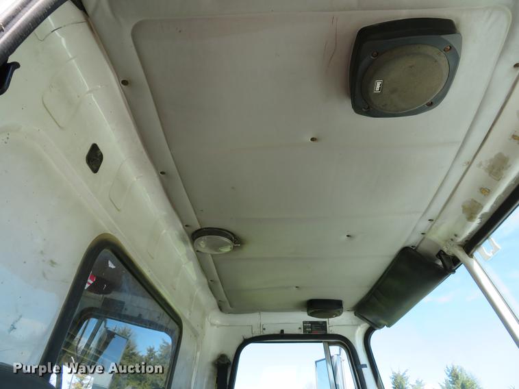 image for item DG3958 2000 Volvo WB roll-off container truck