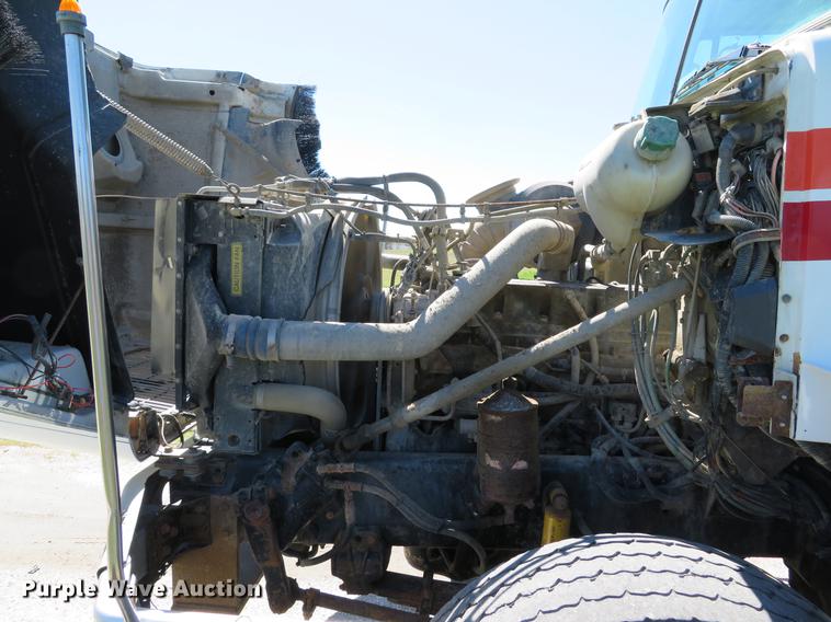 image for item DG3958 2000 Volvo WB roll-off container truck