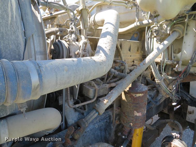 image for item DG3958 2000 Volvo WB roll-off container truck