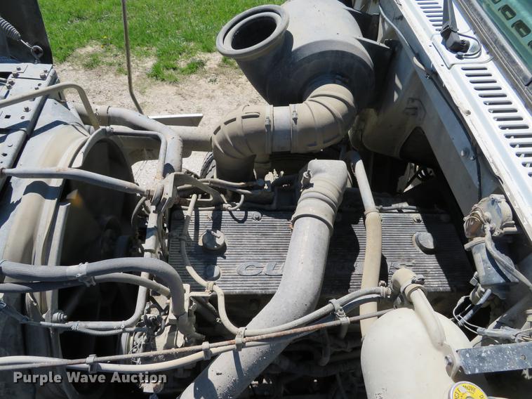 image for item DG3958 2000 Volvo WB roll-off container truck