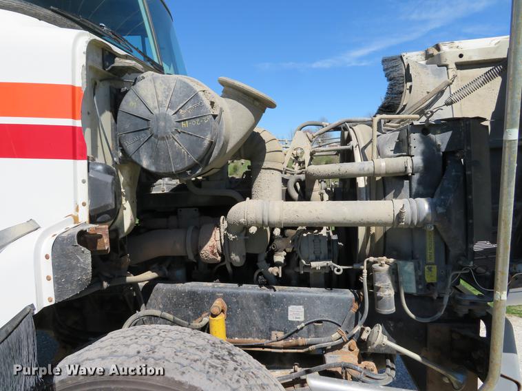 image for item DG3958 2000 Volvo WB roll-off container truck