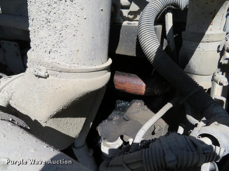 image for item DG3958 2000 Volvo WB roll-off container truck