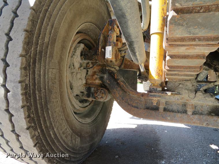 image for item DG3958 2000 Volvo WB roll-off container truck