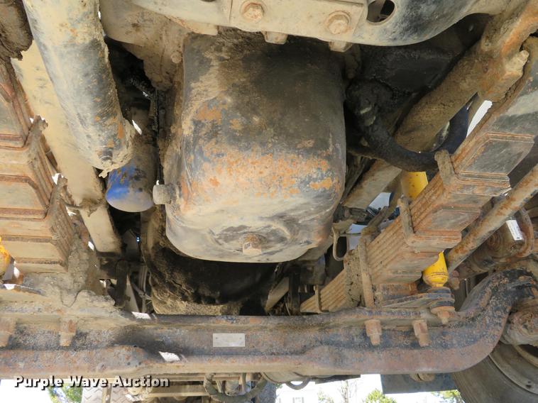 image for item DG3958 2000 Volvo WB roll-off container truck