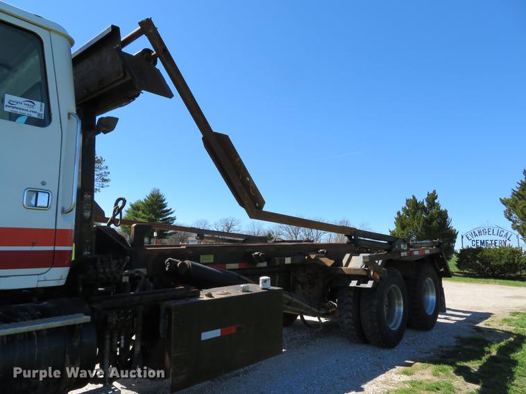 image for item DG3958 2000 Volvo WB roll-off container truck