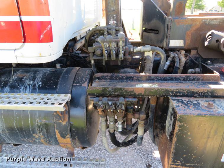 image for item DG3958 2000 Volvo WB roll-off container truck