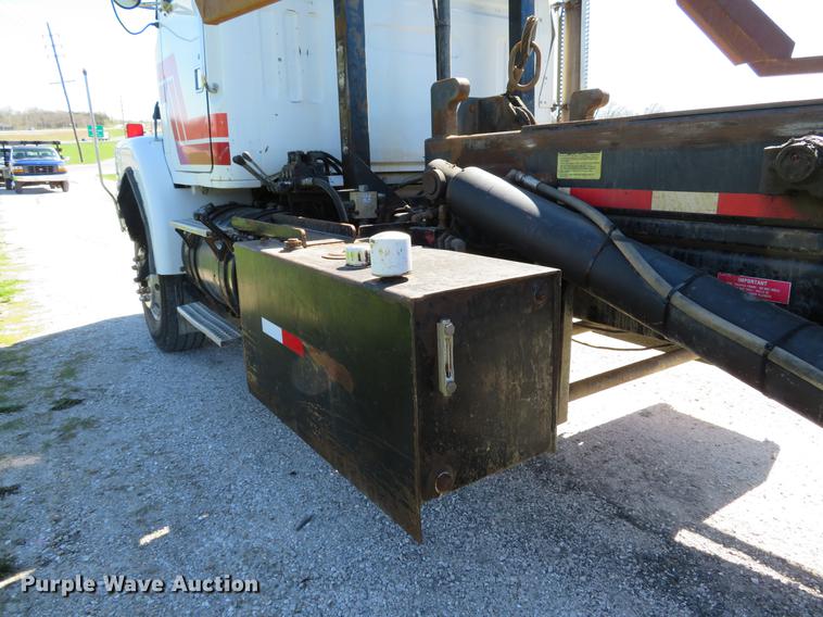 image for item DG3958 2000 Volvo WB roll-off container truck