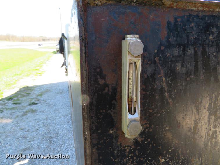 image for item DG3958 2000 Volvo WB roll-off container truck