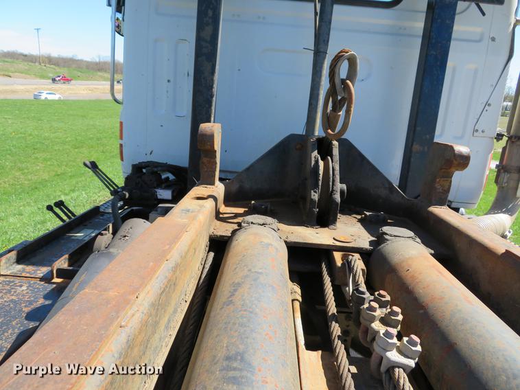 image for item DG3958 2000 Volvo WB roll-off container truck