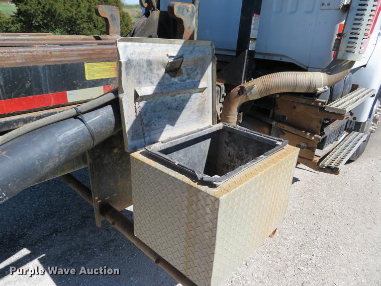 image for item DG3958 2000 Volvo WB roll-off container truck