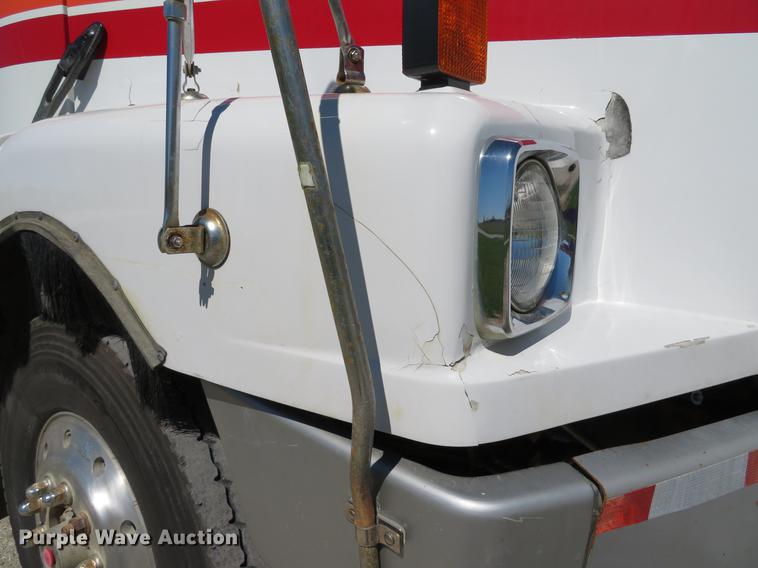 image for item DG3958 2000 Volvo WB roll-off container truck