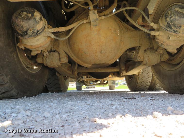 image for item DG3958 2000 Volvo WB roll-off container truck