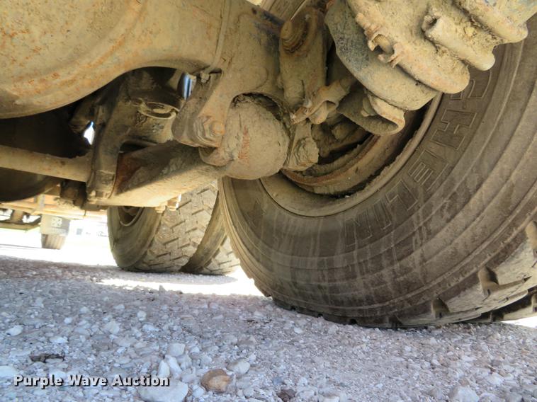 image for item DG3958 2000 Volvo WB roll-off container truck