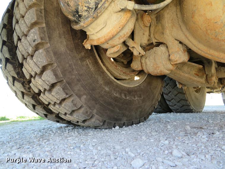 image for item DG3958 2000 Volvo WB roll-off container truck