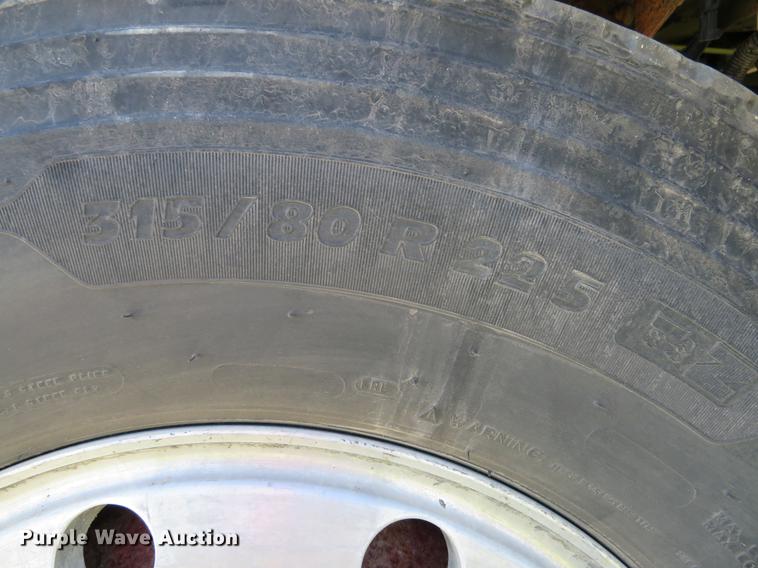 image for item DG3958 2000 Volvo WB roll-off container truck