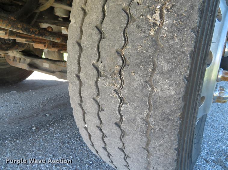 image for item DG3958 2000 Volvo WB roll-off container truck