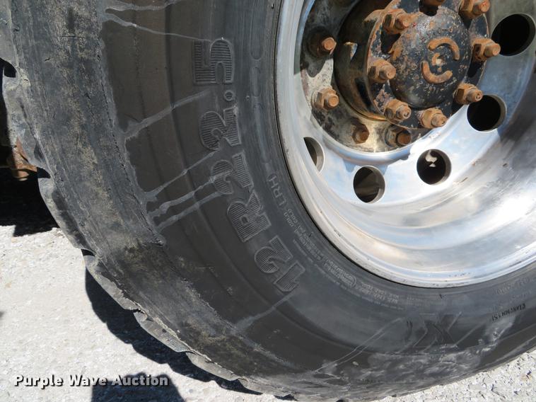 image for item DG3958 2000 Volvo WB roll-off container truck