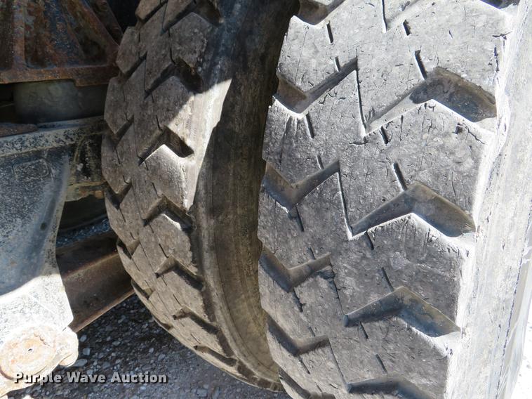 image for item DG3958 2000 Volvo WB roll-off container truck