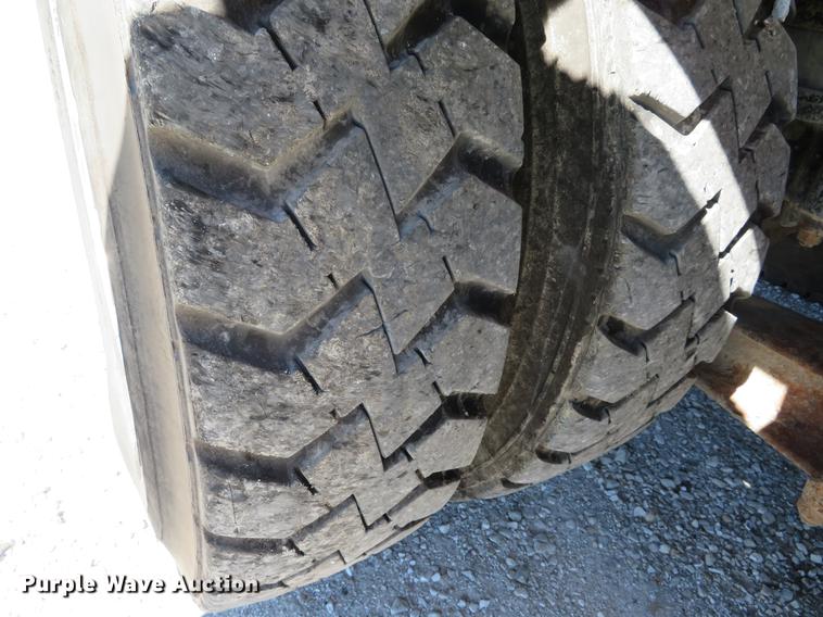 image for item DG3958 2000 Volvo WB roll-off container truck