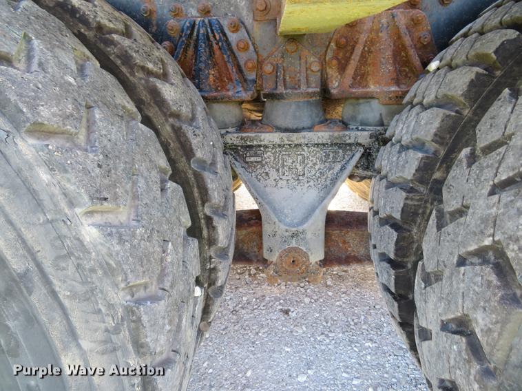 image for item DG3958 2000 Volvo WB roll-off container truck