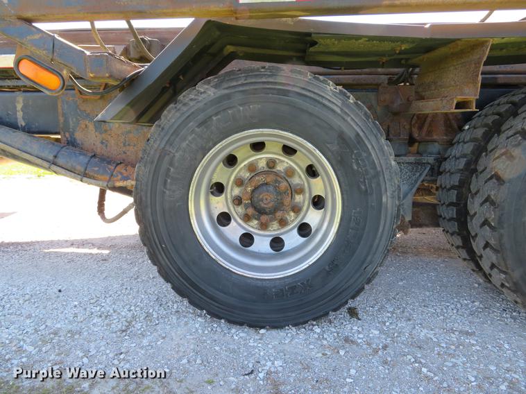 image for item DG3958 2000 Volvo WB roll-off container truck