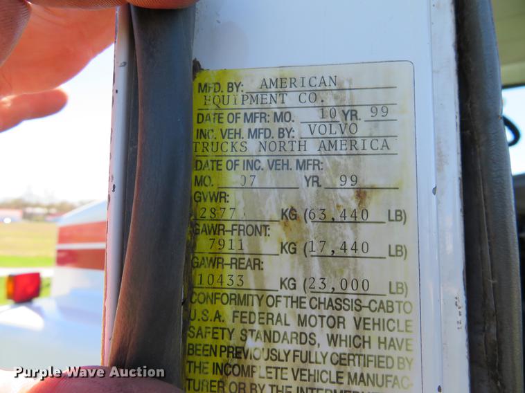 image for item DG3958 2000 Volvo WB roll-off container truck