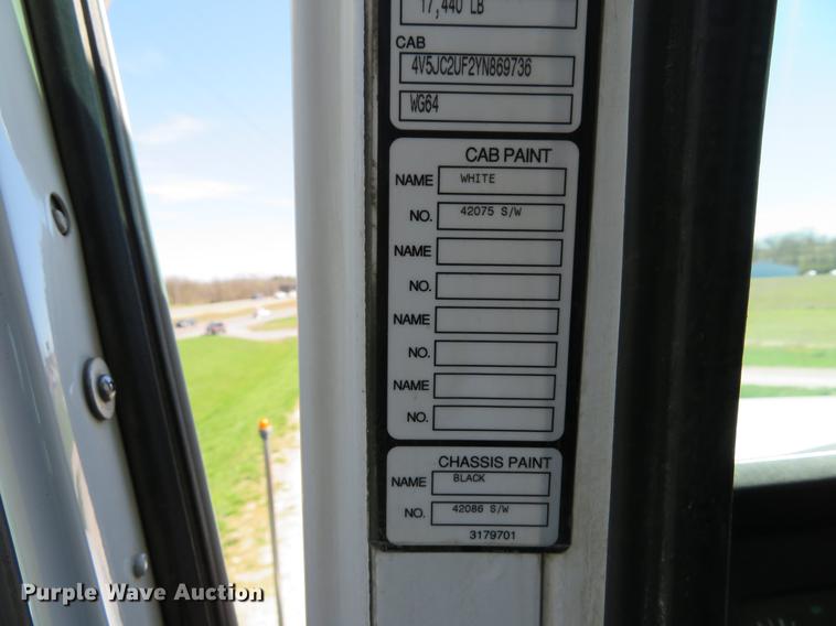 image for item DG3958 2000 Volvo WB roll-off container truck