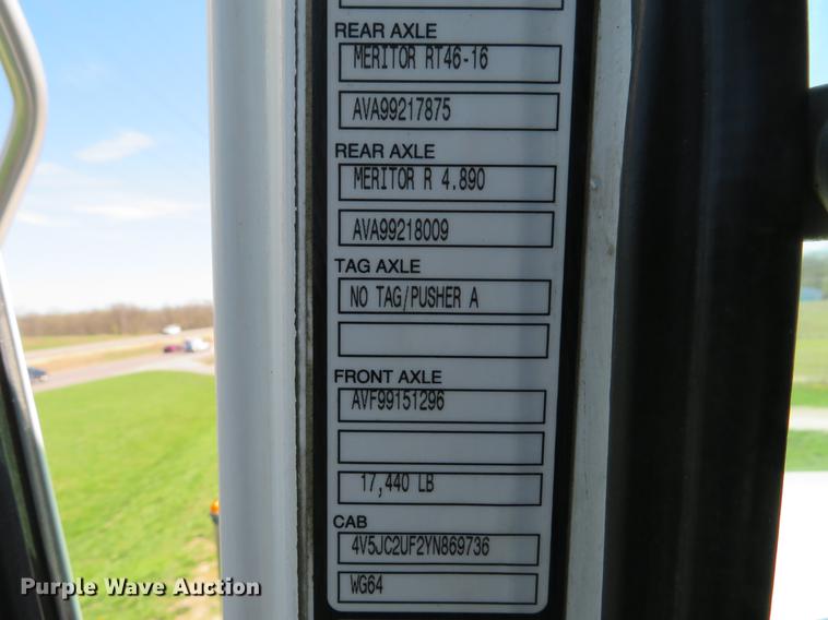 image for item DG3958 2000 Volvo WB roll-off container truck