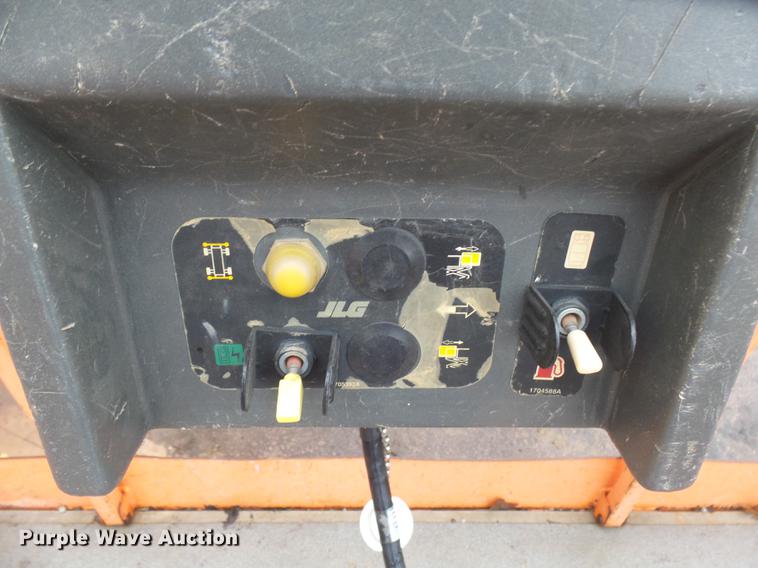 image for item DX9172 2006 JLG 3394RT scissor lift