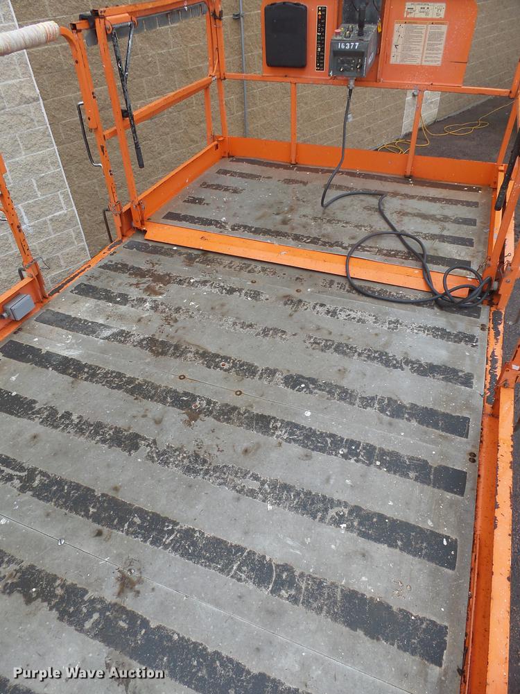 image for item DX9173 2006 JLG 3394RT scissor lift