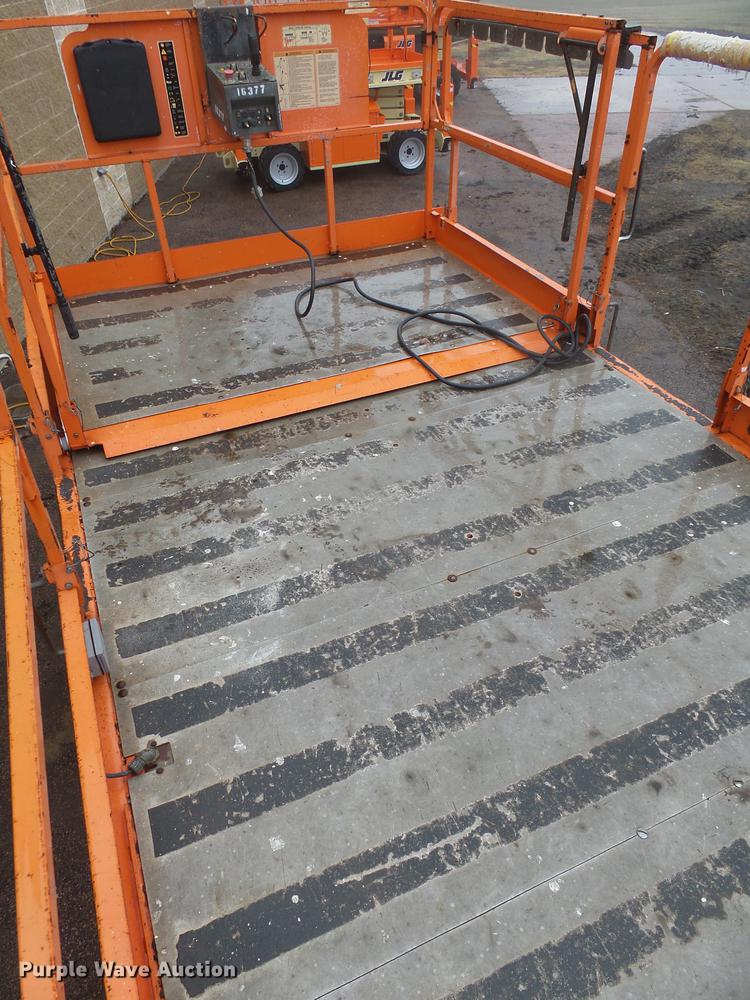 image for item DX9173 2006 JLG 3394RT scissor lift