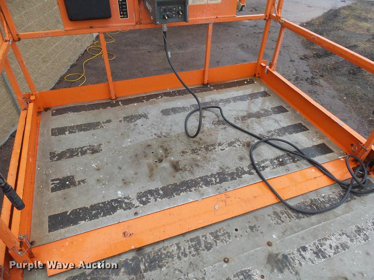 image for item DX9173 2006 JLG 3394RT scissor lift