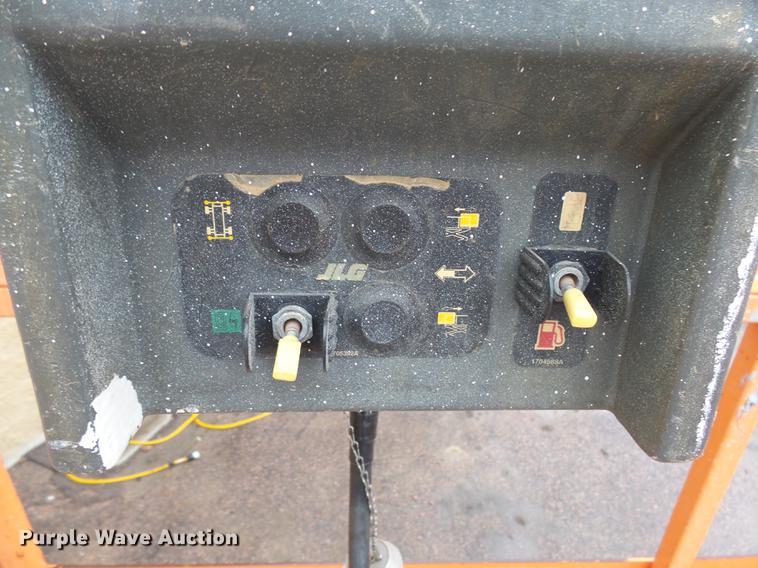 image for item DX9173 2006 JLG 3394RT scissor lift