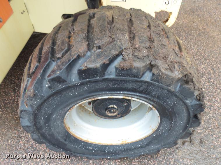 image for item DX9173 2006 JLG 3394RT scissor lift