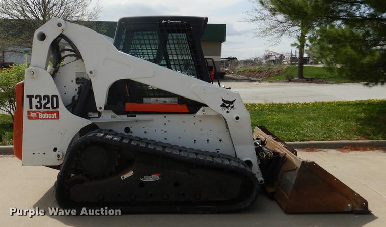 image for item DY9804 2010 Bobcat T320 skid steer
