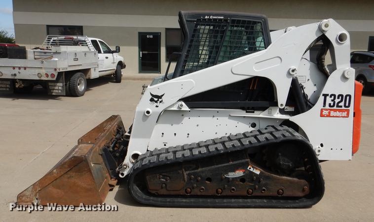 image for item DY9804 2010 Bobcat T320 skid steer