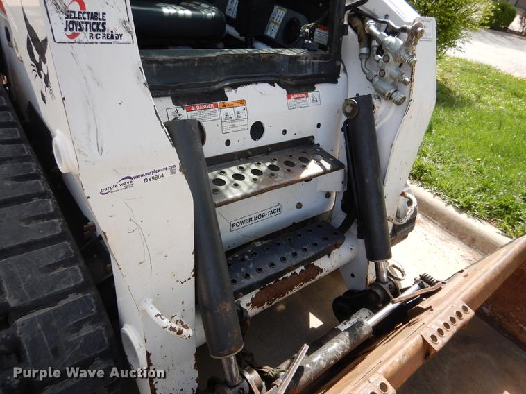 image for item DY9804 2010 Bobcat T320 skid steer