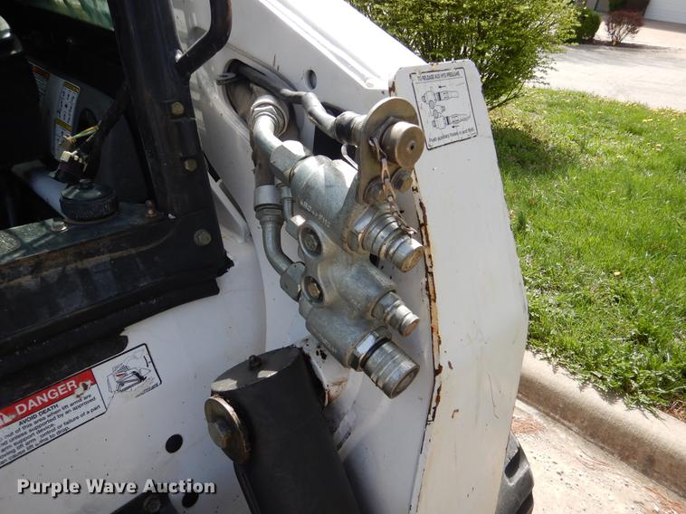 image for item DY9804 2010 Bobcat T320 skid steer
