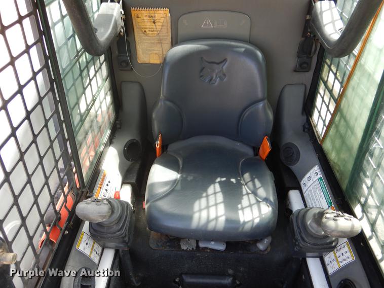 image for item DY9804 2010 Bobcat T320 skid steer