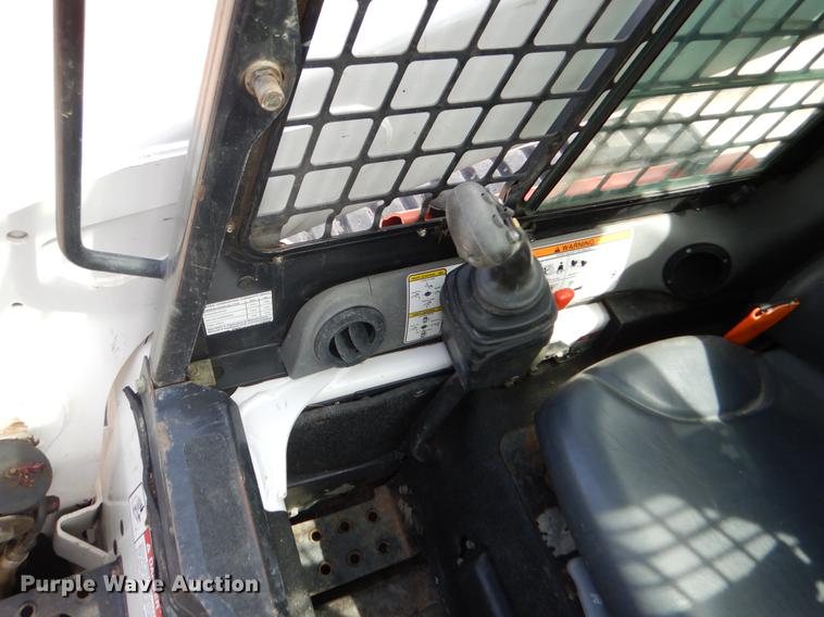 image for item DY9804 2010 Bobcat T320 skid steer