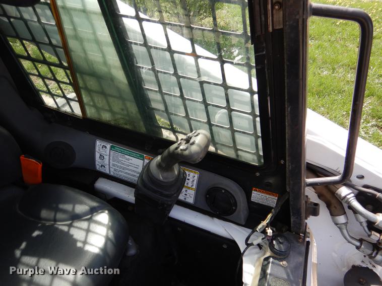 image for item DY9804 2010 Bobcat T320 skid steer