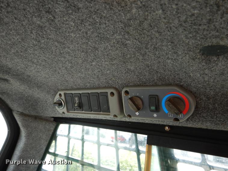 image for item DY9804 2010 Bobcat T320 skid steer