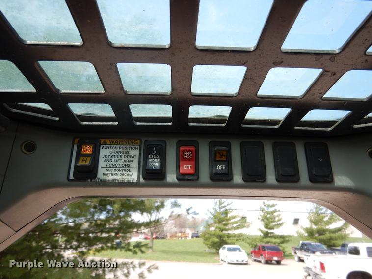 image for item DY9804 2010 Bobcat T320 skid steer