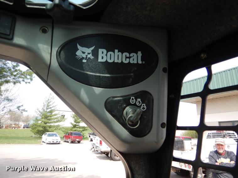image for item DY9804 2010 Bobcat T320 skid steer