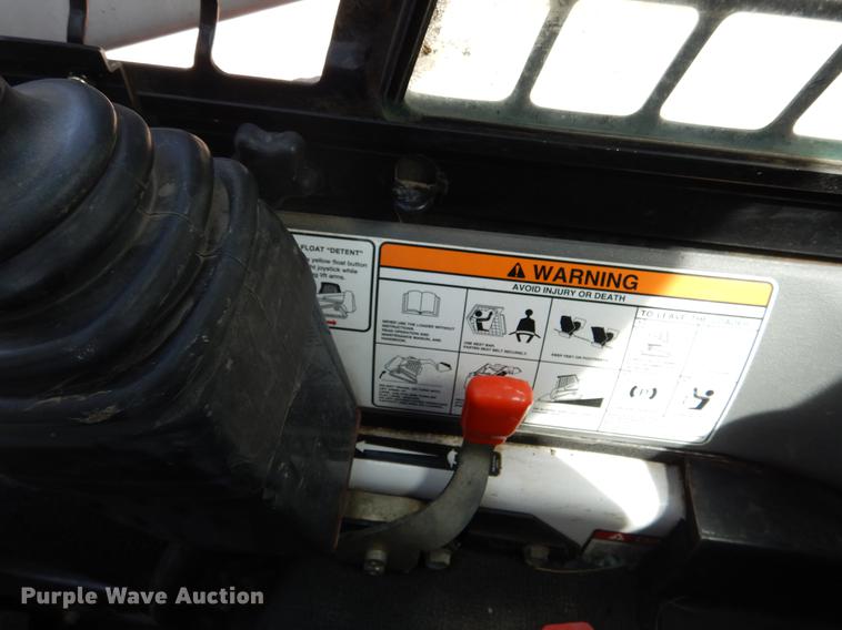 image for item DY9804 2010 Bobcat T320 skid steer