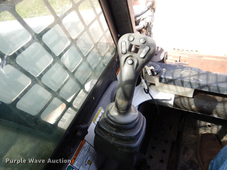 image for item DY9804 2010 Bobcat T320 skid steer